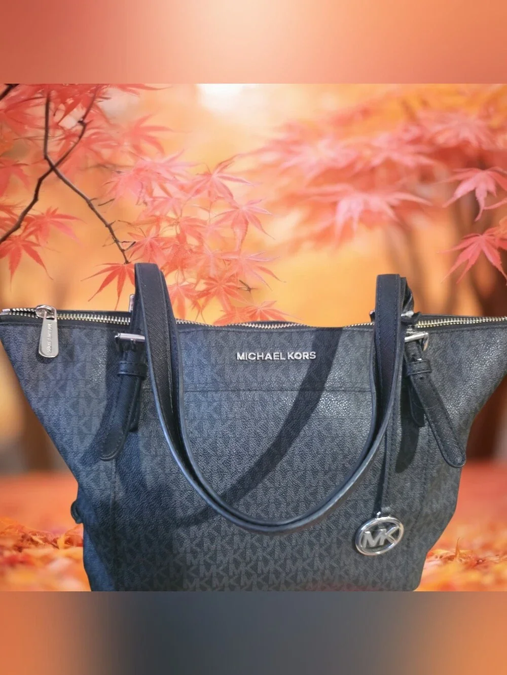 Michael Kors Ciara Large East West Top Zip Tote black signature print MSRP 348$